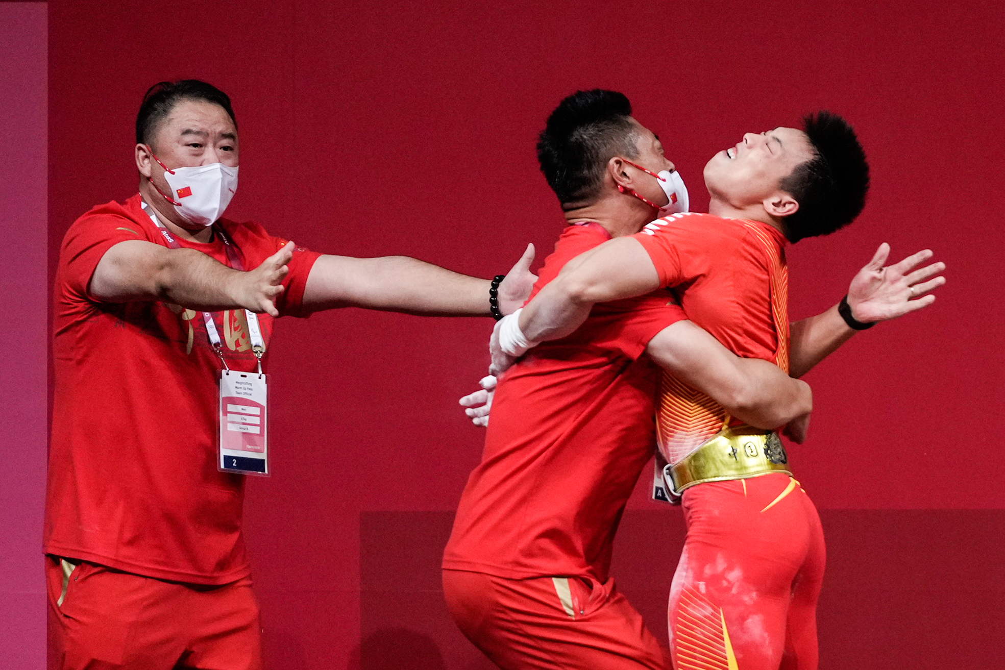 阿贾克斯今日表现抢眼，武磊整场无解，教练赛后亲自拥抱